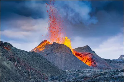 À quel pays font référence les mots suivants ? 
Geyser  Volcan  Skyr