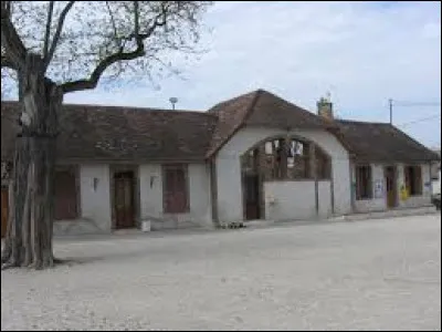 Nous commençons cette balade à Balloy. Commune francilienne, dans la Grande Couronne, elle se situe dans le département ...