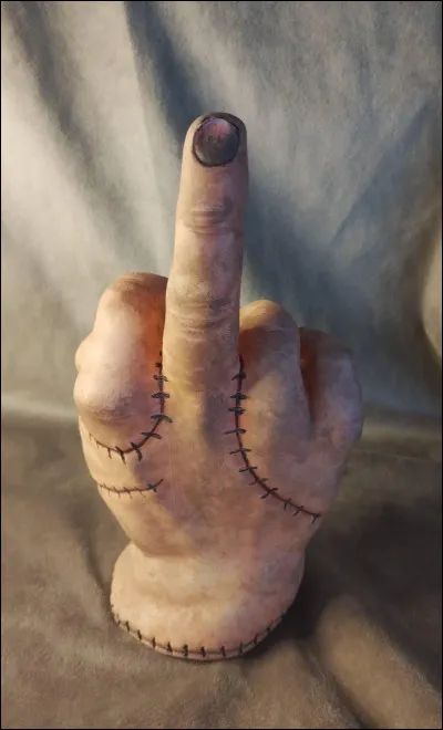 À qui appartient "La Chose" ? (quelle personne)