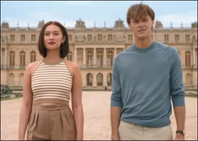 Voici Belly et Conrad à Paris. Dans quelle série Prime Video les voit-on ainsi ?