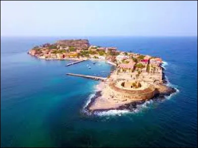 De quel pays fait partie l'île de Gorée ?