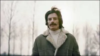 Complétez le titre de cette chanson de Jean Ferrat : "... celui qui meurt d'aimer" :