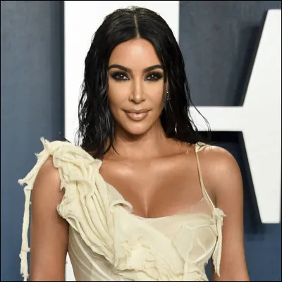 Qui est cette célébrité, une actrice, mannequin, femme d'affaires et personnalité médiatique américaine ?