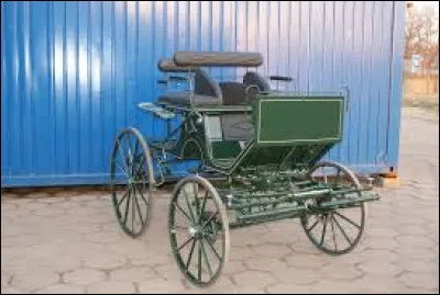 C'est le nom d'une voiture hippomobile à structure légère et grandes roues fines :