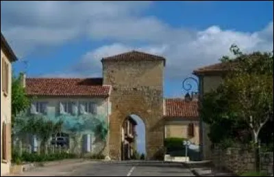Je vous attends devant la tour-porte de Marambat. Village de l'aire d'attraction Auscitaine, il se situe en région ...
