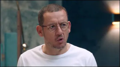 Après avoir été percuté accidentellement, un architecte prétentieux joué par Dany Boon perd tous ses souvenirs de sa vie d'adulte. C'est l'histoire du film...