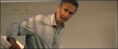 Dans "...", une comédie dramatique avec Thierry Lhermitte, un basketteur est chargé de s'occuper de son grand-père souffrant d'Alzheimer.