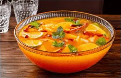 Traditionnellement, avec quel alcool prépare-t-on le punch ?