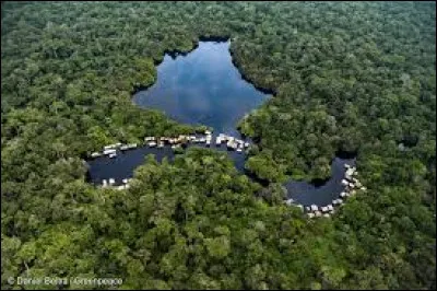 Comment les eaux de ce lac sont-elles ?
