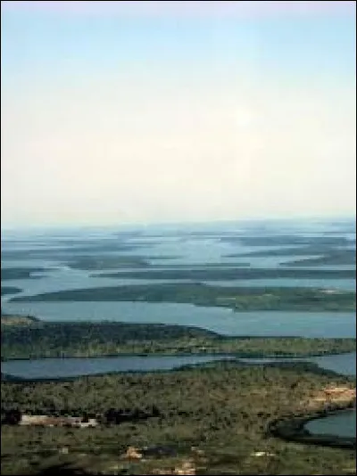 Quelle est la profondeur maximale de ce lac ?