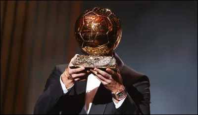 Cristiano Ronaldo a remporté le Ballon d'or 2016, devant Messi et Griezmann.