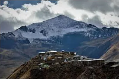 Dans quel pays cette ville se trouve-t-elle ?