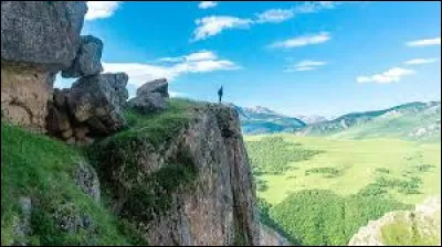 Lequel de ces monuments retrouve-t-on dans cette prison ?