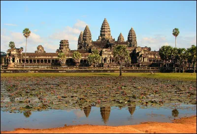 Angkor Vat, plus grand des temples et plus grand monument religieux du monde. Impressionnant croyez-moi. Où suis-je ?