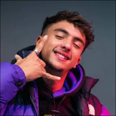 Avec quel youtubeur est-il devenu célèbre au départ ?