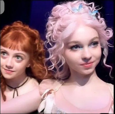 Qui danse au bal avec Enid ?