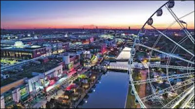 Quelle est cette ville de 210 000 habitants, située dans la Ruhr, ancien grand centre du charbon et de l'acier ?