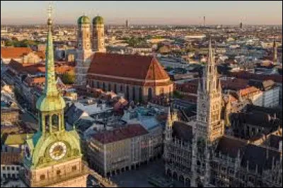 Quelle est cette ville de 1,5 million d'habitants, traversée par l'Isar affluent du Danube, capitale du Land de Bavière ?