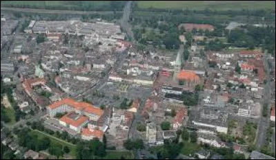 Quelle est cette ville de 180 000 habitants, traversée par la Lippe en Westphalie ?