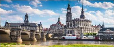 Quelle est cette ville de 560 000 habitants, traversée par l'Elbe, capitale du Land de Saxe ?