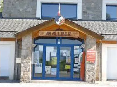 Nous terminons notre promenade en Cerdagne, à Targasonne. Village de l'arrondissement de Prades, il se situe dans le département ...