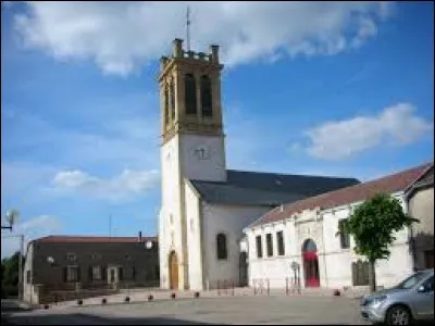 Nous sommes en Lorraine devant l'église de Mars-la-Tour. Village de l'arrondissement de Toul, il se situe dans le département ...