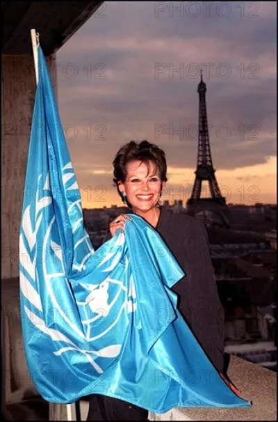 Claudia Cardinale, c'est aussi la militante des droits. En mars 2000, elle devient ambassadrice...