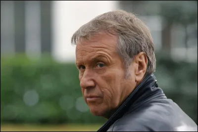 Comment s'appelle le commissaire joué par Yves Rénier ?