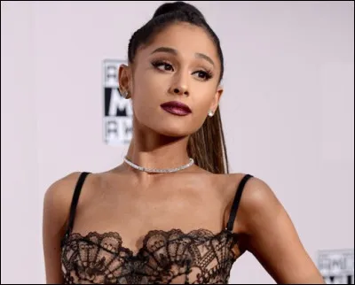 Quel est le patronyme de cette Ariana, autrice-compositrice-interprète, actrice et productrice américaine ?