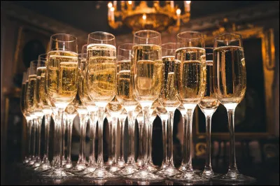 Quel est le nom d'une grande bouteille de champagne ayant la contenance de 6 bouteilles d'un litre ?
