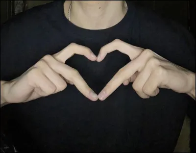 Qu'est-ce qu'il aime et qu'aime-t-il faire ? (Sa passion, son passe-temps, ses loisirs, etc.)