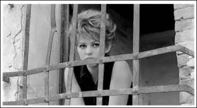 Elle est Mara, dans ce film de Comencini qui débute en Toscane en 1945 :