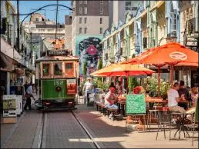 Dans quel pays J. R. Godley avait-il étudié ?