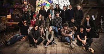 Dans la première prémonition de Mercredi, qui va mourir ?