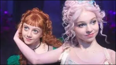 Avec qui Enid va-t-elle danser au gala ?