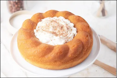 Quel est le nom de cette pâtisserie à base de pâte de baba en forme de couronne et imbibée de sirop au kirsch ?