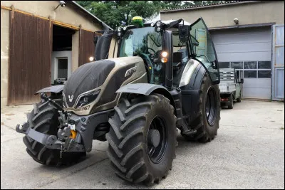 Quelle est la marque de ce tracteur ?