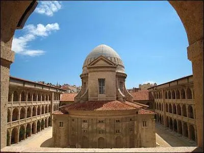 La vieille charit se trouve dans quel quartier ?
