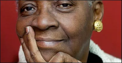 En 2024, en l'honneur de quelle écrivaine, l'aéroport de Pointe-à-Pitre a-t-il été renommé ?