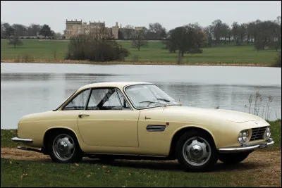 Certains crieront au sacrilège de modifier la carrosserie dessinée par les équipes de Pininfarina, mais d'autres se moqueront éperdument de ce fait. La voiture en illustration n'est pas une Ferrari, mais elle fut dessinée par le célèbre carrossier turinois. Quel est le nom de cette voiture ?