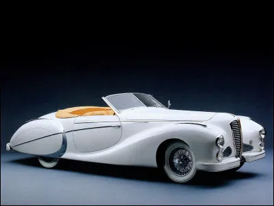 Cette automobile était l'une des dernières représentantes des voitures de luxe françaises. Face à la fin de la Seconde Guerre mondiale, aux taxes exorbitantes ou encore aux plans économiques en défaveur des produits de luxe, cette voiture marque la disparition d'un savoir-faire français. Quelle est cette voiture ?