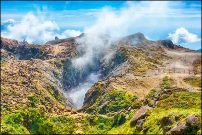 La Soufrière est un volcan situé en Martinique.