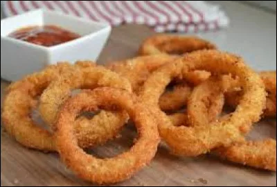 Avec quoi sont recouverts les oignons pour obtenir des "onion rings" ?