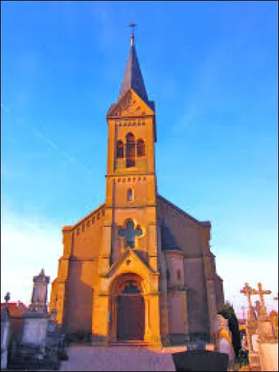 Nous balade prend fin en Lorraine, au pied de l'église Saint-Rémy, à Vry. Village de l'aire d'attraction Messine, sur les bords de la Canner, il se situe dans le département ...