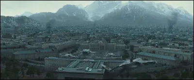 Tous les districts se sont ralliés aux rebelles. Enfin presque, il reste toujours le deux, celui qui n'a jamais souffert de la famine et pour lequel les Hunger Games sont surtout une occasion de devenir riche est célèbre. Mais alors comment Katniss a-t-elle réussi à le convertir ?