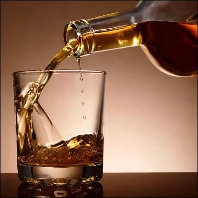 Quelle liqueur, qui aurait été inventée par des moines parisiens, est aujourdhui fabriquée dans les Préalpes françaises ?