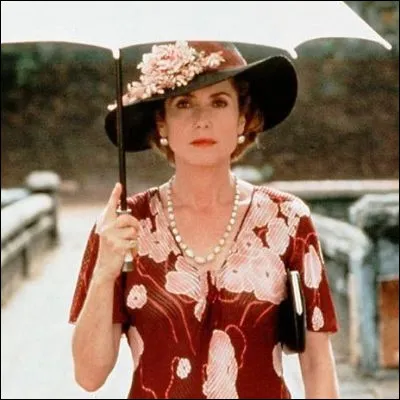 Dans quel film de Régis Wargnier une relation se développe-t-elle entre Catherine Deneuve et Vincent Perez ?