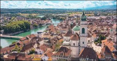 Quelle est cette ville de 16 000 habitants, située dans le nord ouest du pays et traversée par l'Aar ?