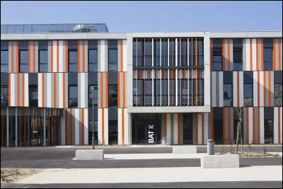 Quel est le nom de lécole que fréquentent Yuji et ses amis pour apprendre à devenir exorcistes ?