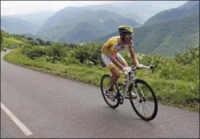 Avec 1, 73m pour 59 kg, ce coureur fantasque est idalement taill pour la montagne. En 4 saisons chez les pros, il s'est dj taill une rputation sulfureuse...